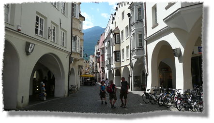 moderne Altstadt in Brixen...