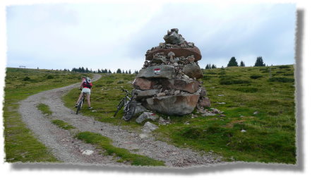 Riesensteinmandl hinter der V�raner Alm...
