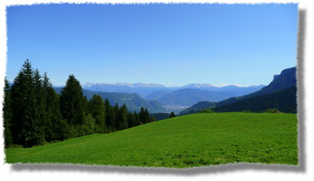 die Dolomiten und Bozen im Tal...